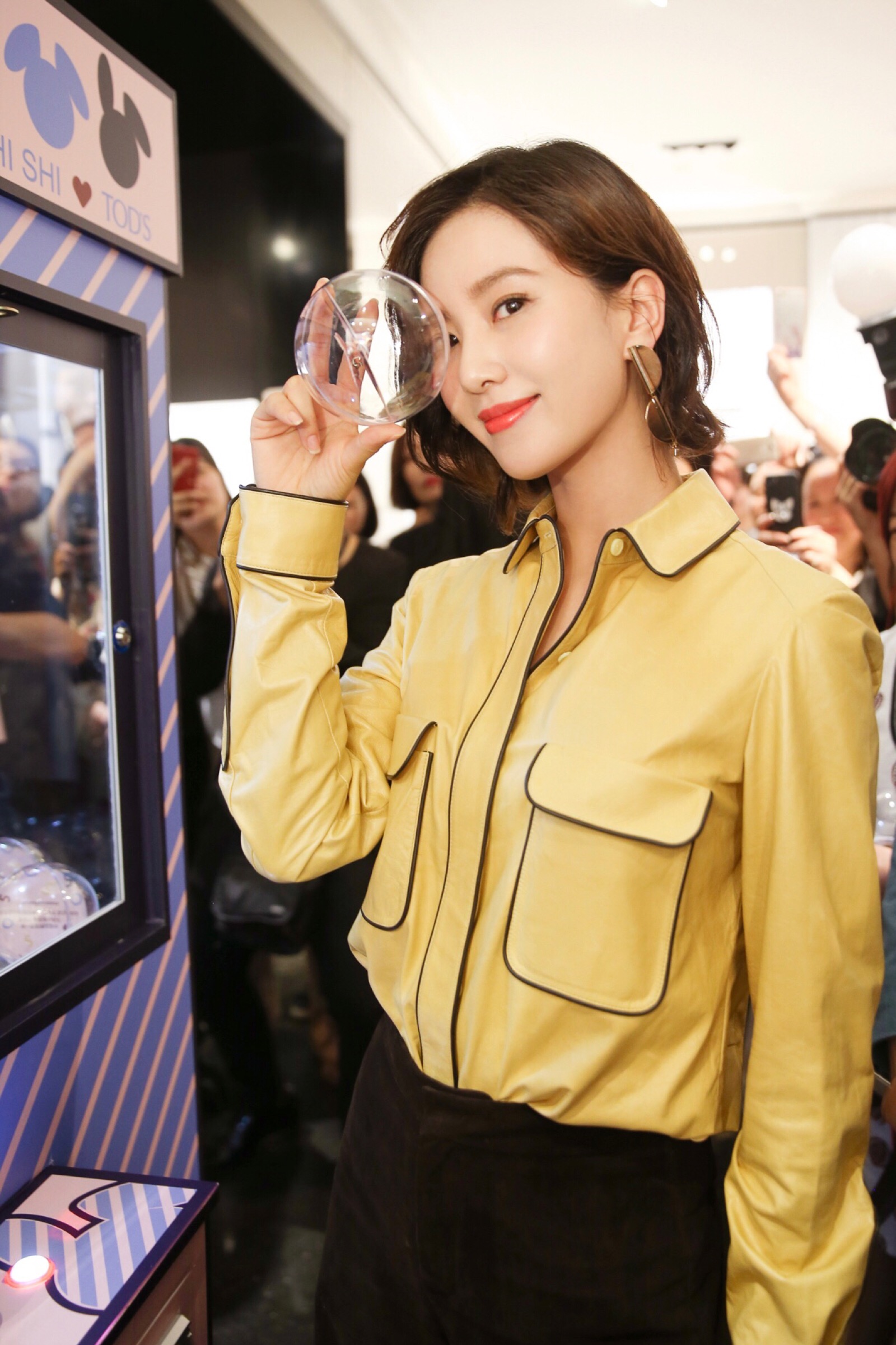 刘诗诗# @tods 品牌大使@刘诗诗 现身上海恒隆广场,参加刘诗诗独家