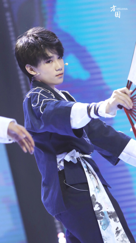 张真源 