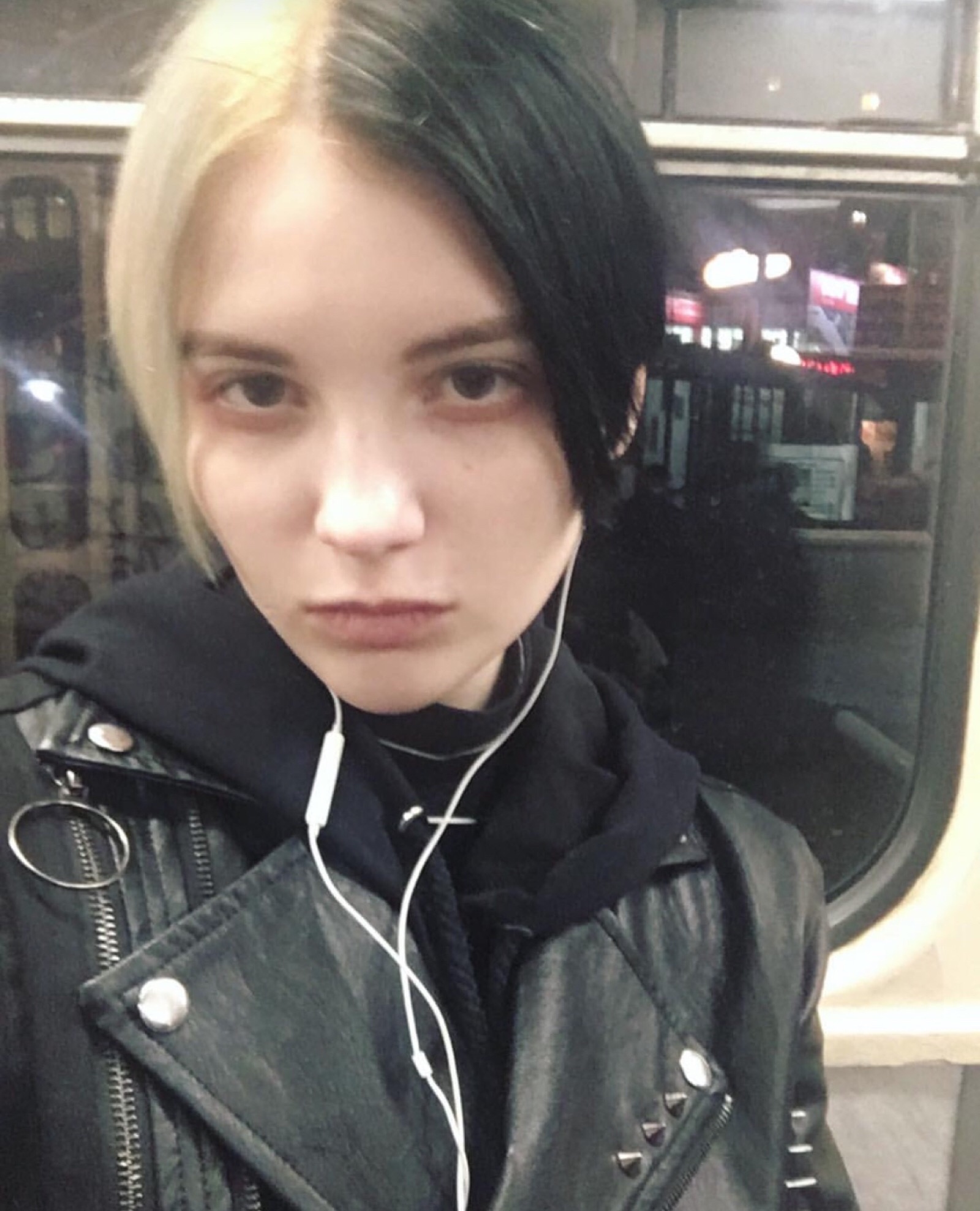 发色贼好看的网红小姐姐 katiewestwood