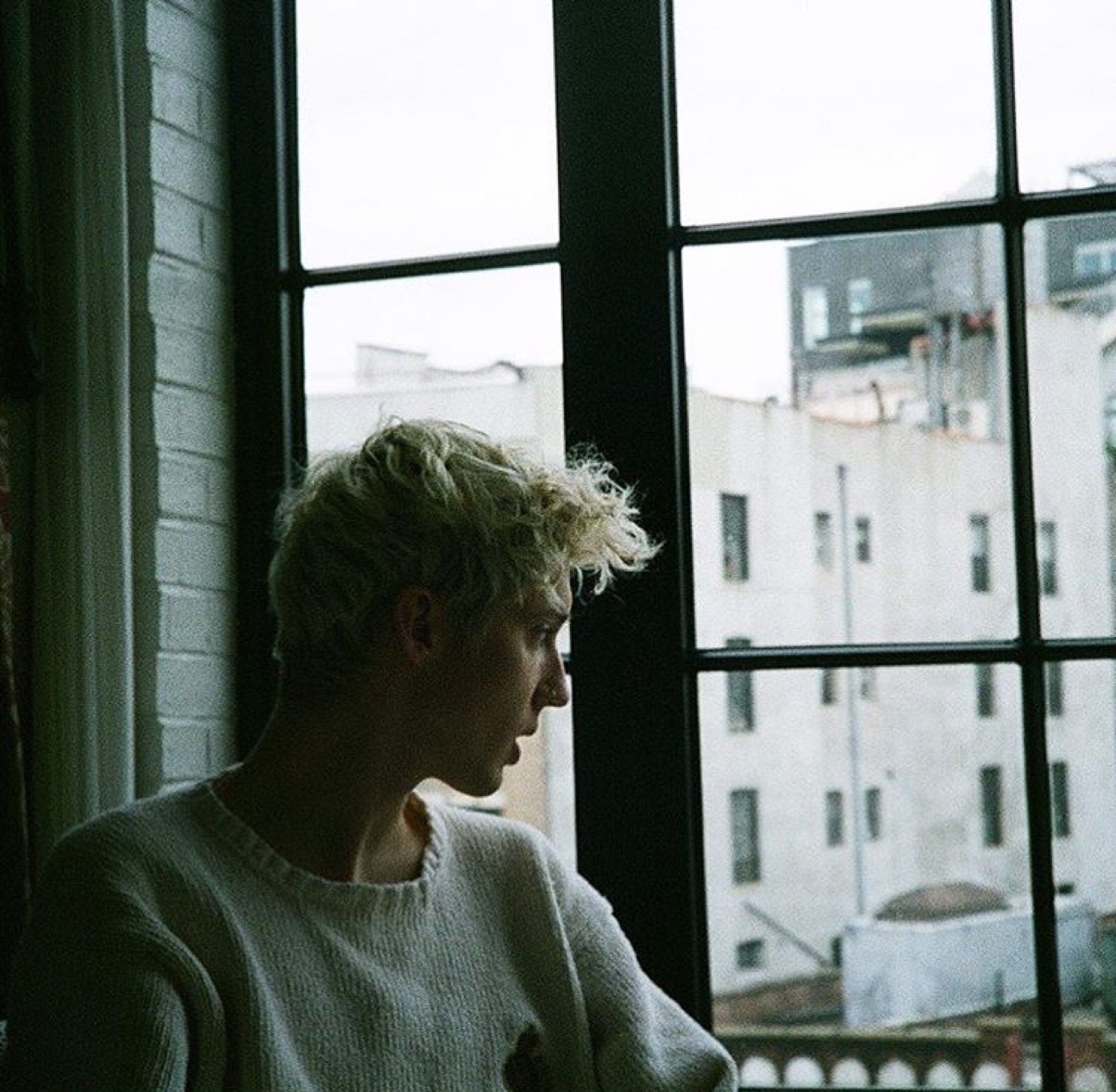 戳爷 头像 壁纸via ins troye sivan