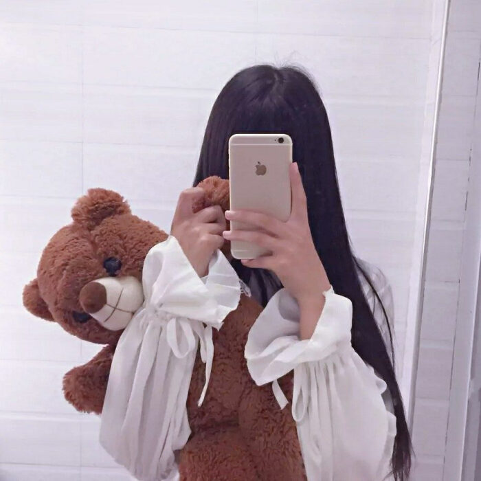 真人女头 可爱 少女心 闺蜜 闺头 双马尾 小熊 手机控 背影