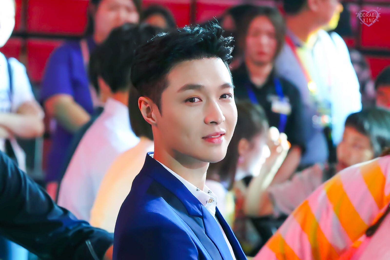 exo lay 张艺兴 cr:logo