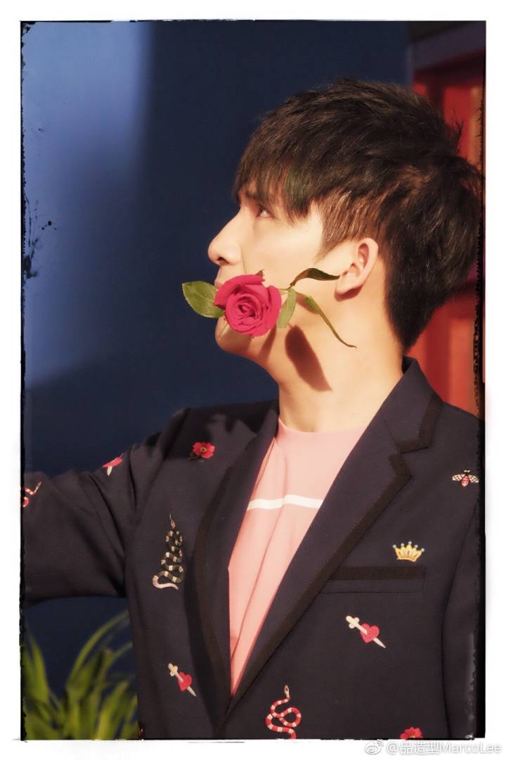 20180529新鲜伟伟 不知道是拍宣传照还是杂志 超级超级帅啊 图源水印