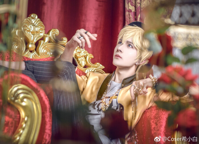 来源微博:coser希小白