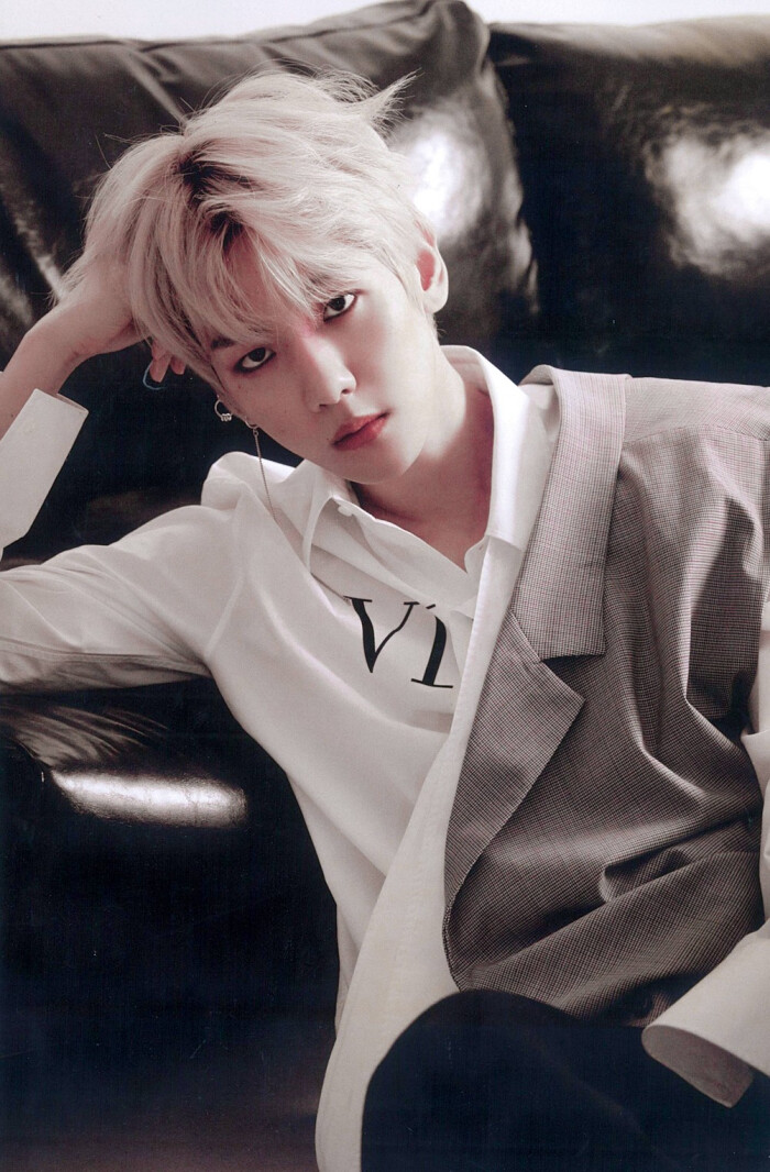 lined magazine 伯贤杂志