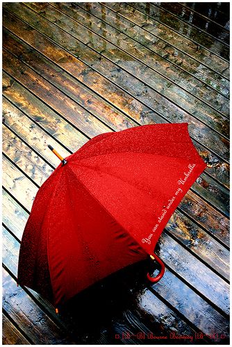 红色雨伞