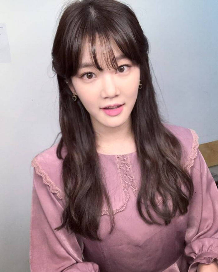 李侑菲 
