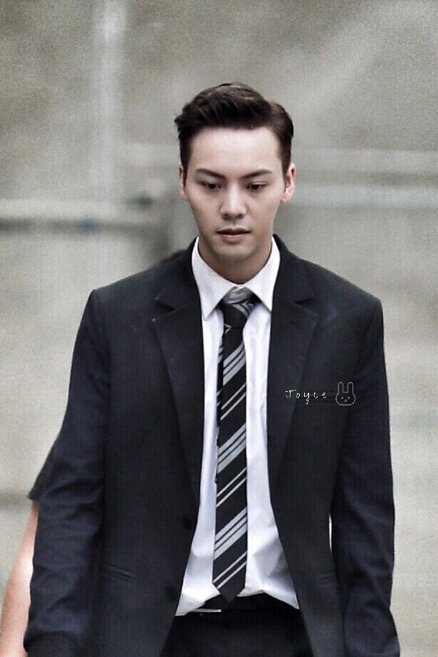 【陈伟霆 william chan】180603 风暴舞 李俊杰 探班 615 x 922 px