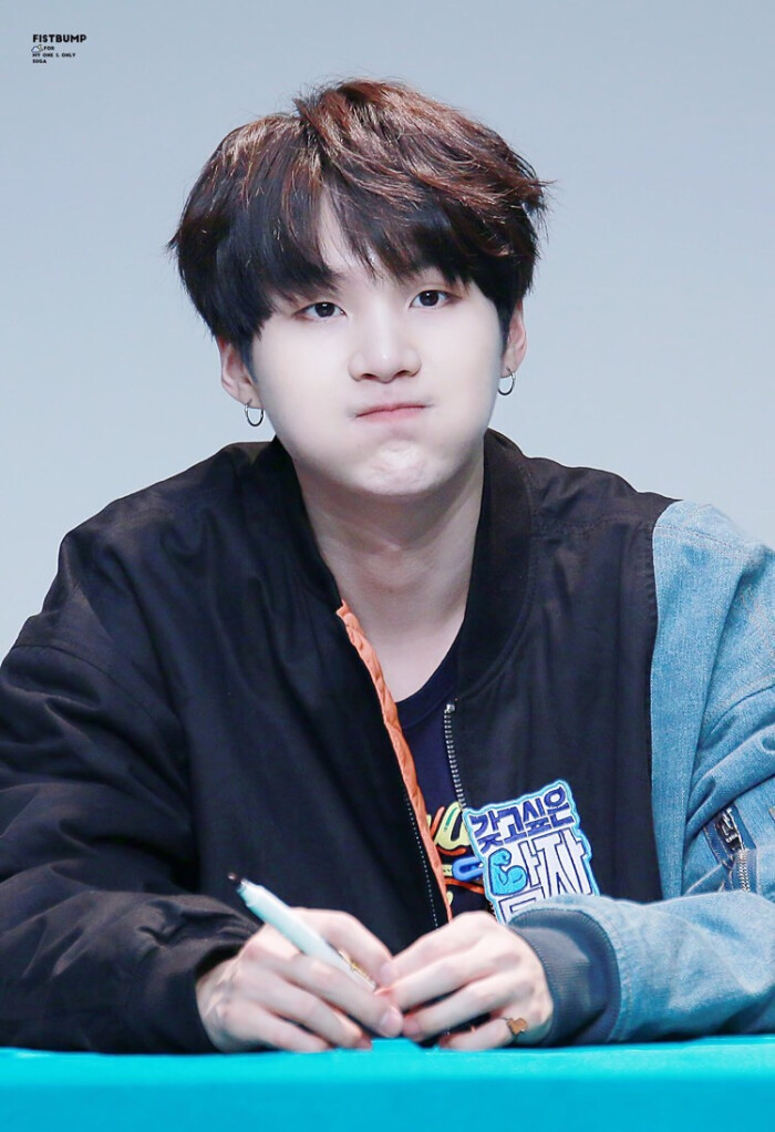 闵玧其ε(>  ) з闵suga