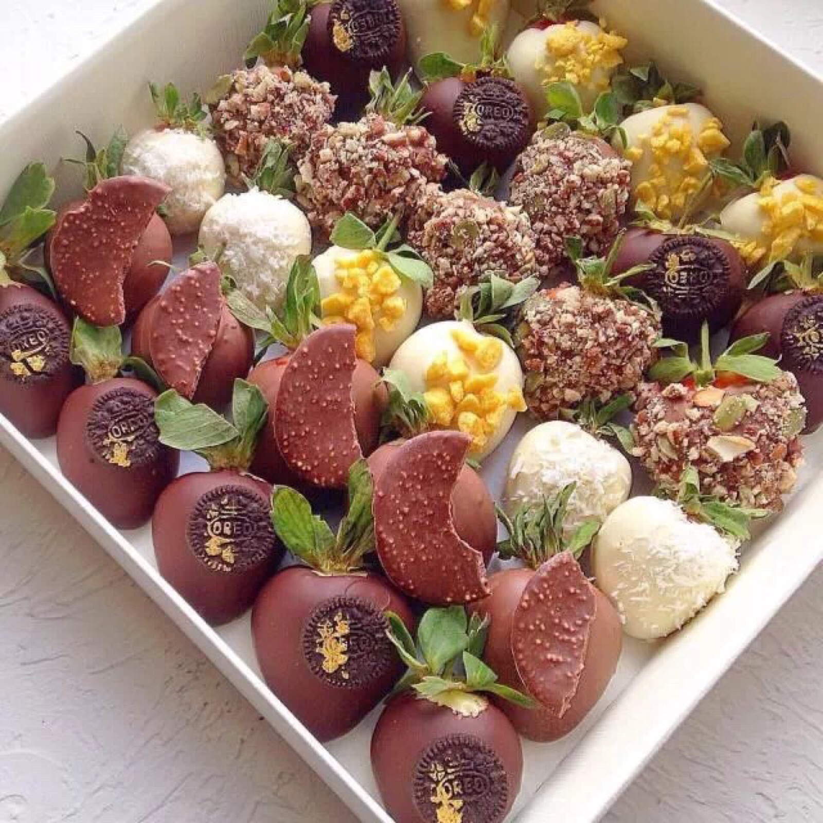 这姑娘的朋友圈太美了~一组草莓甜品走红网络!