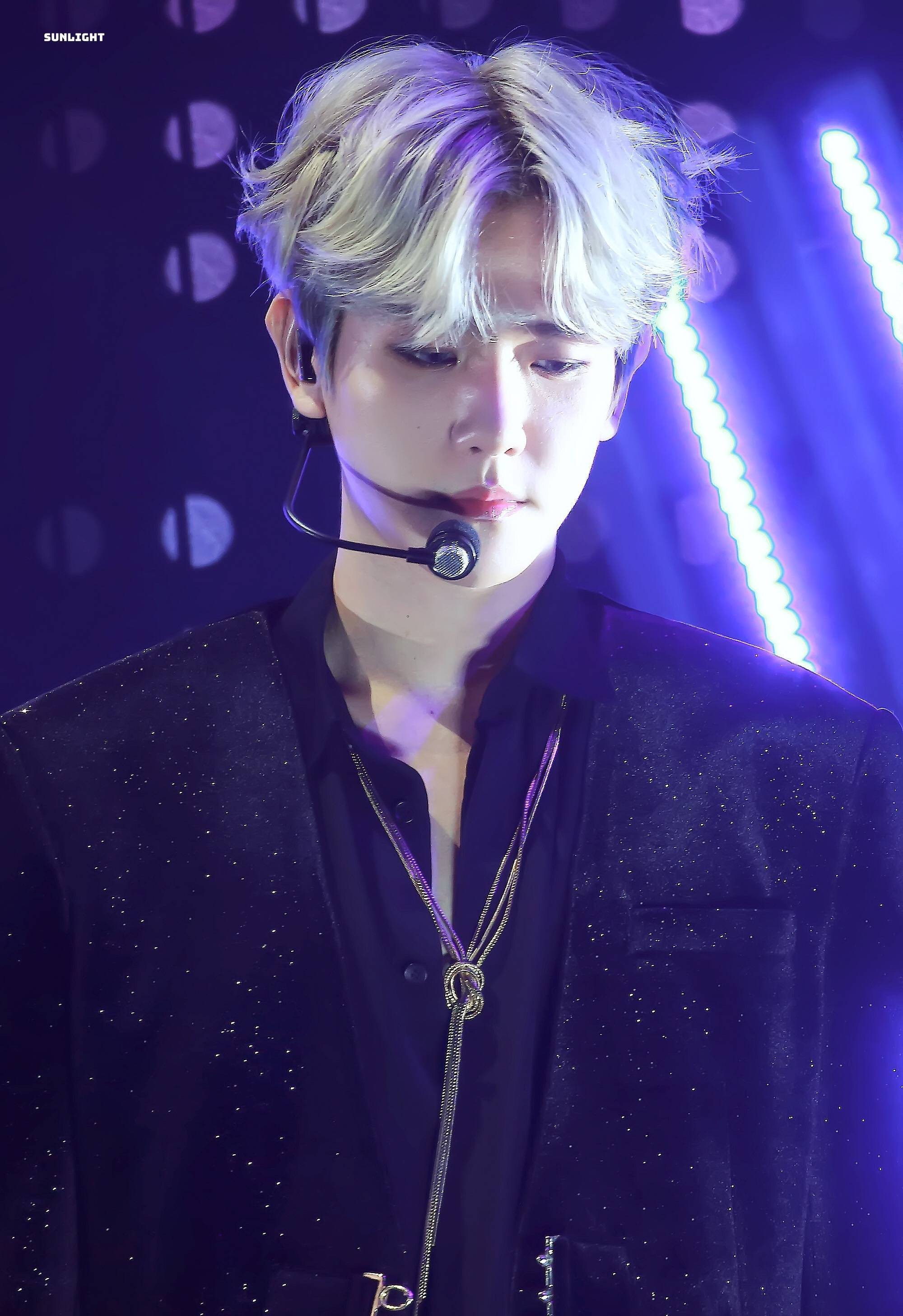 灿白壁纸 图源网 侵删 拿图收藏.