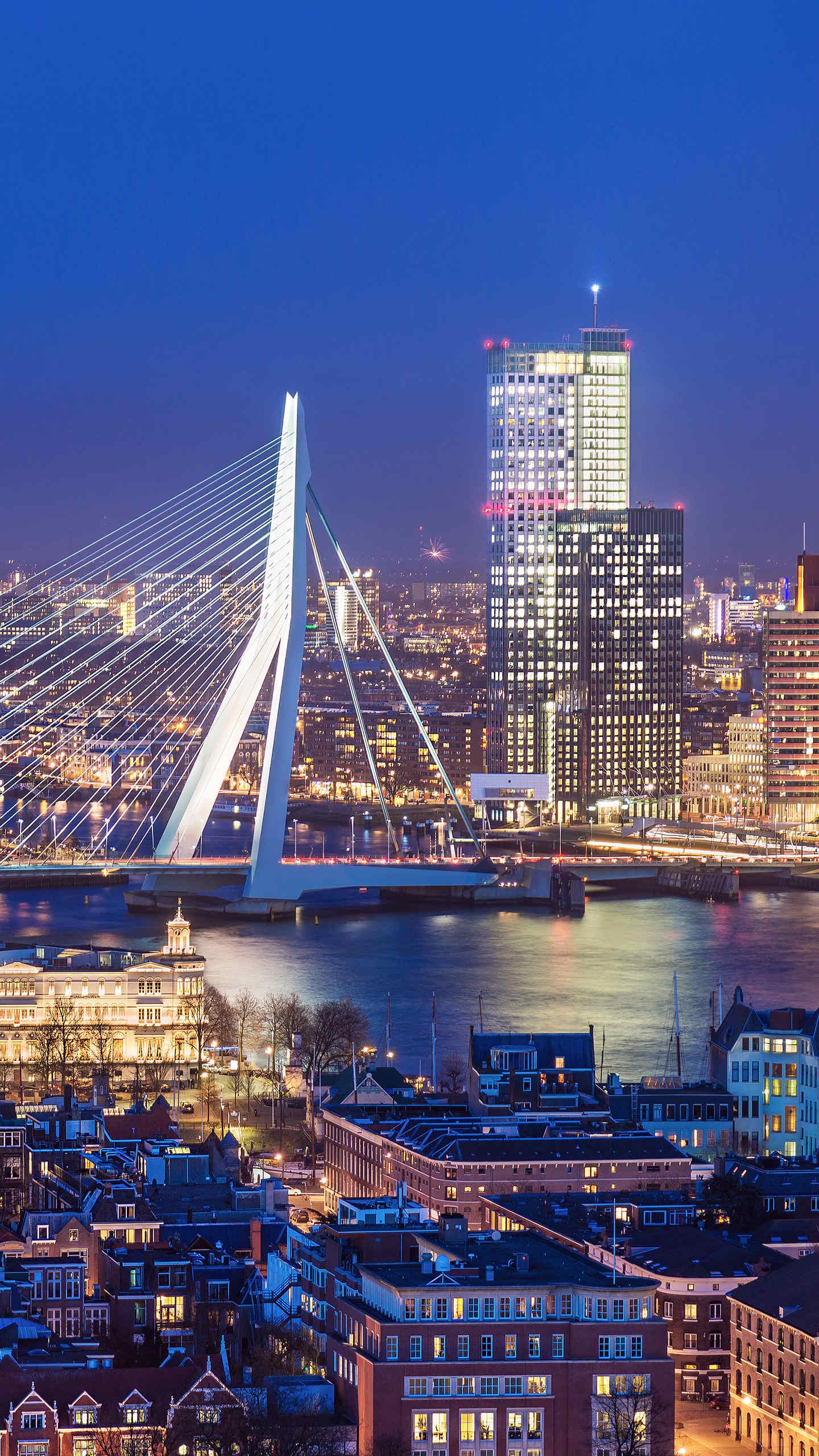 荷兰第二大城市,也是欧洲最大的海港,素有欧洲门户之称