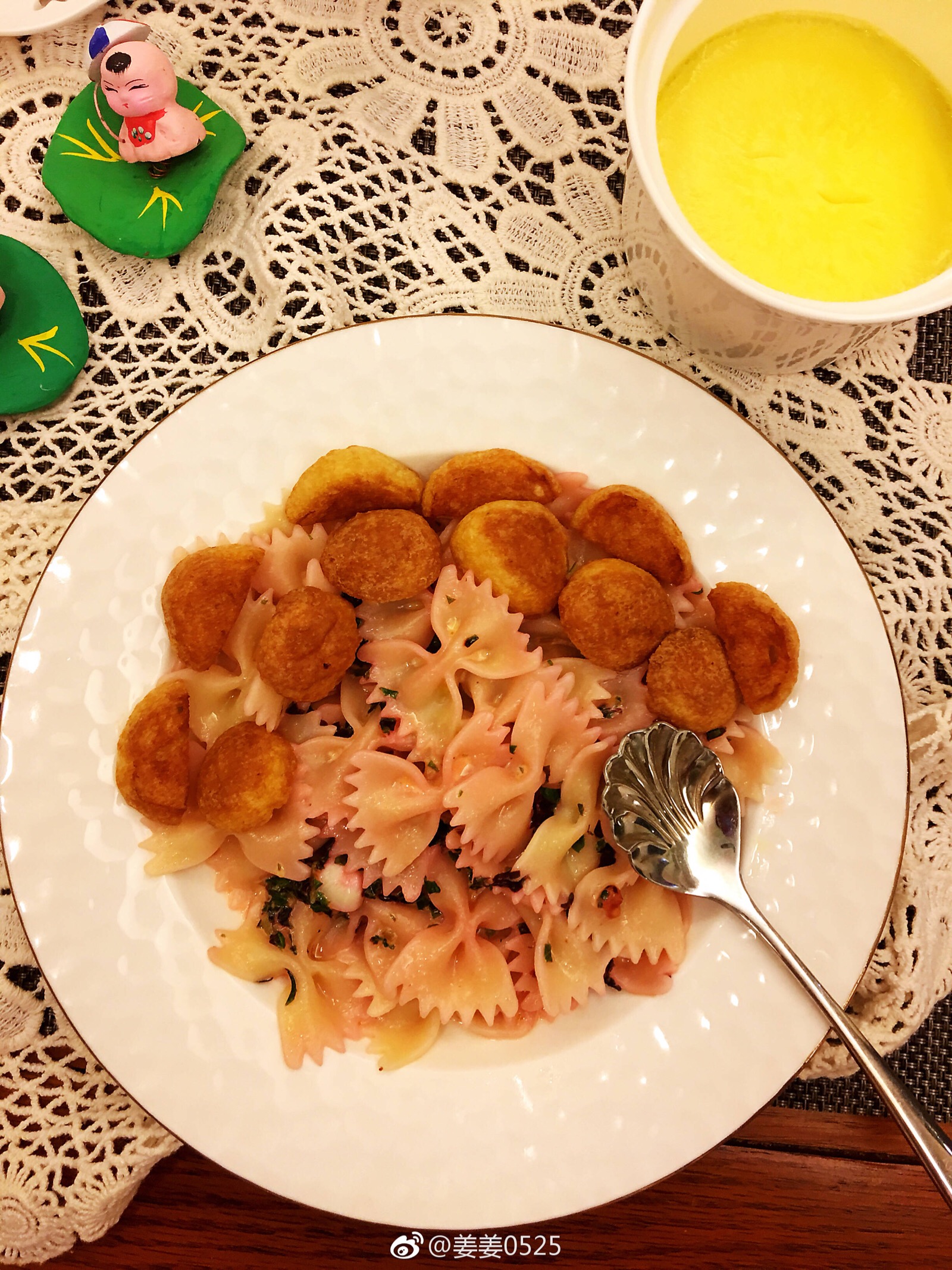 今日早餐:紫薯糕,黄桃,蝴蝶面,蒸蛋,牛奶