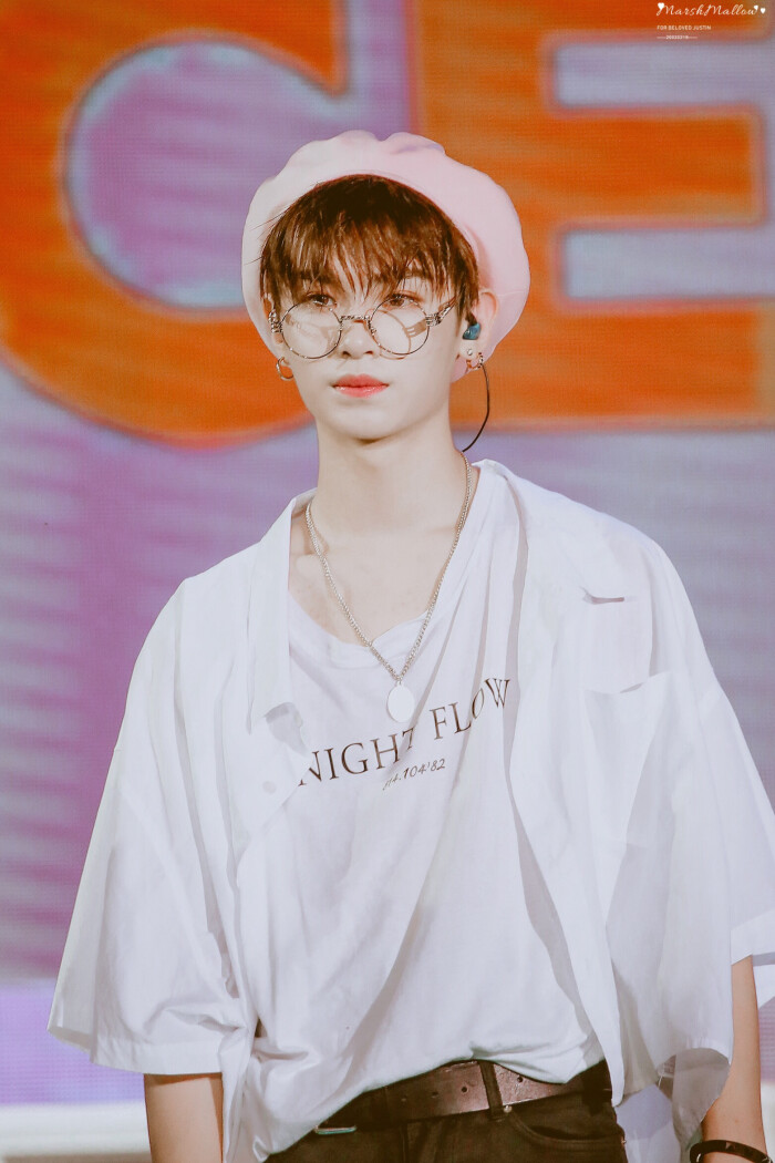 黄明昊justin