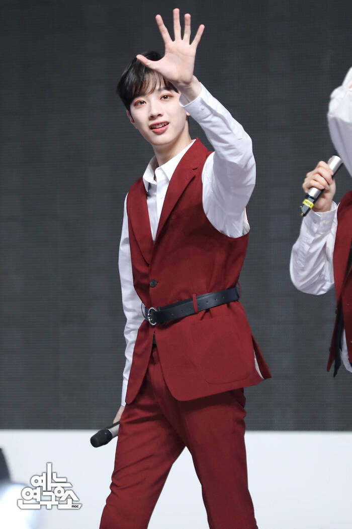 赖冠霖 wannaone