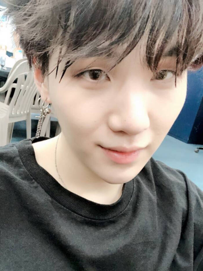 闵玧其(suga)