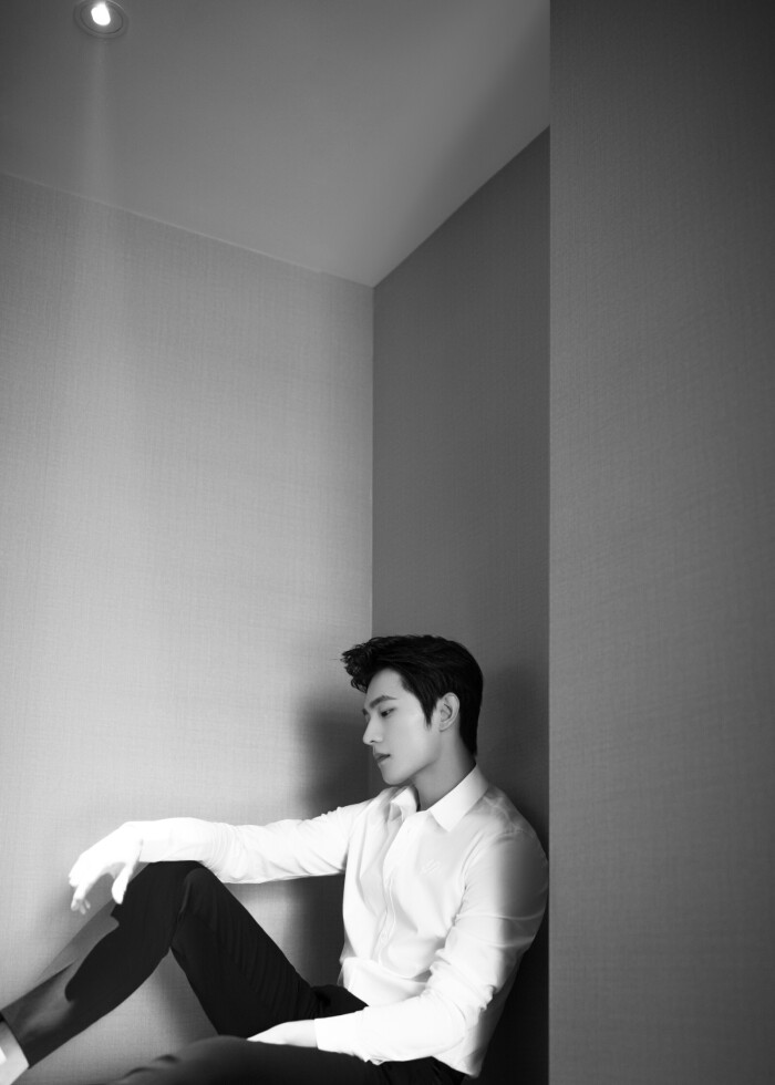 杨洋光漏进窗户,温温热热洒在你的脸庞 cr@杨洋资讯站