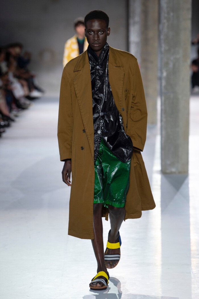 dries van noten(德赖斯·范诺顿)于巴黎男装周发布2019春夏男装系列