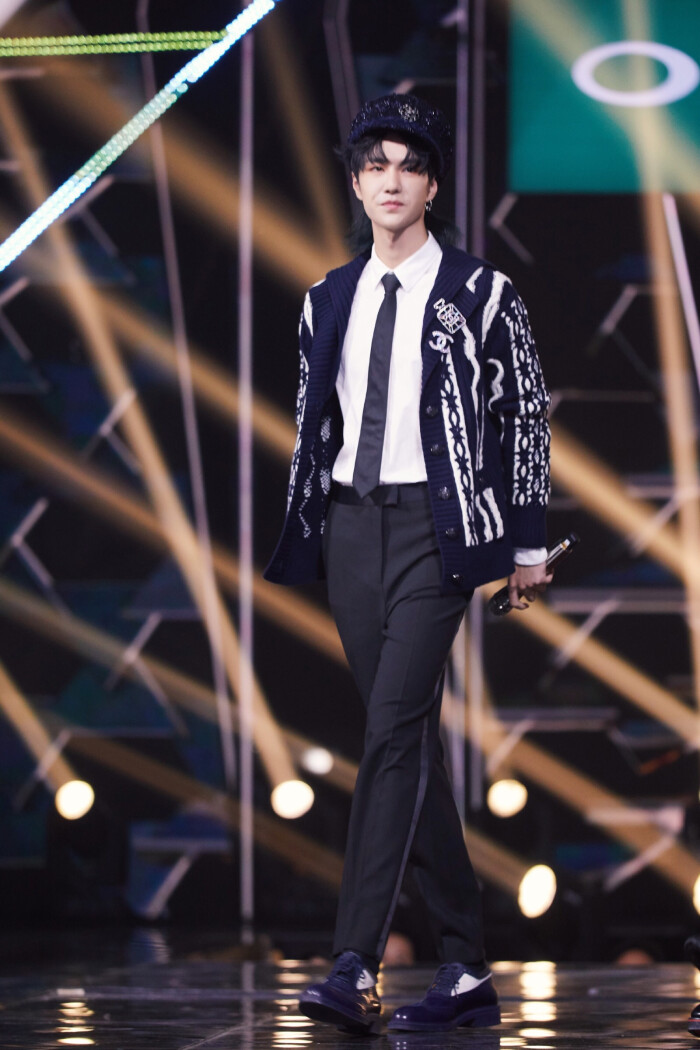 官博更博:#王一博# · #王一博创造101