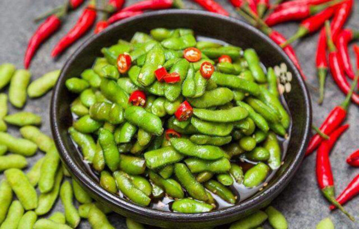 【凉拌毛豆】食材:辣椒2斤,蒜10克,食盐10克,花椒2个,毛豆20个,生姜紫叶罗勒形态特征图片