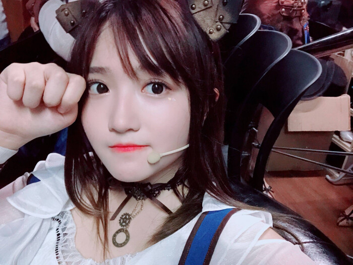 费沁源 