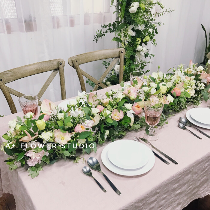 中级婚礼花门和宴会桌花