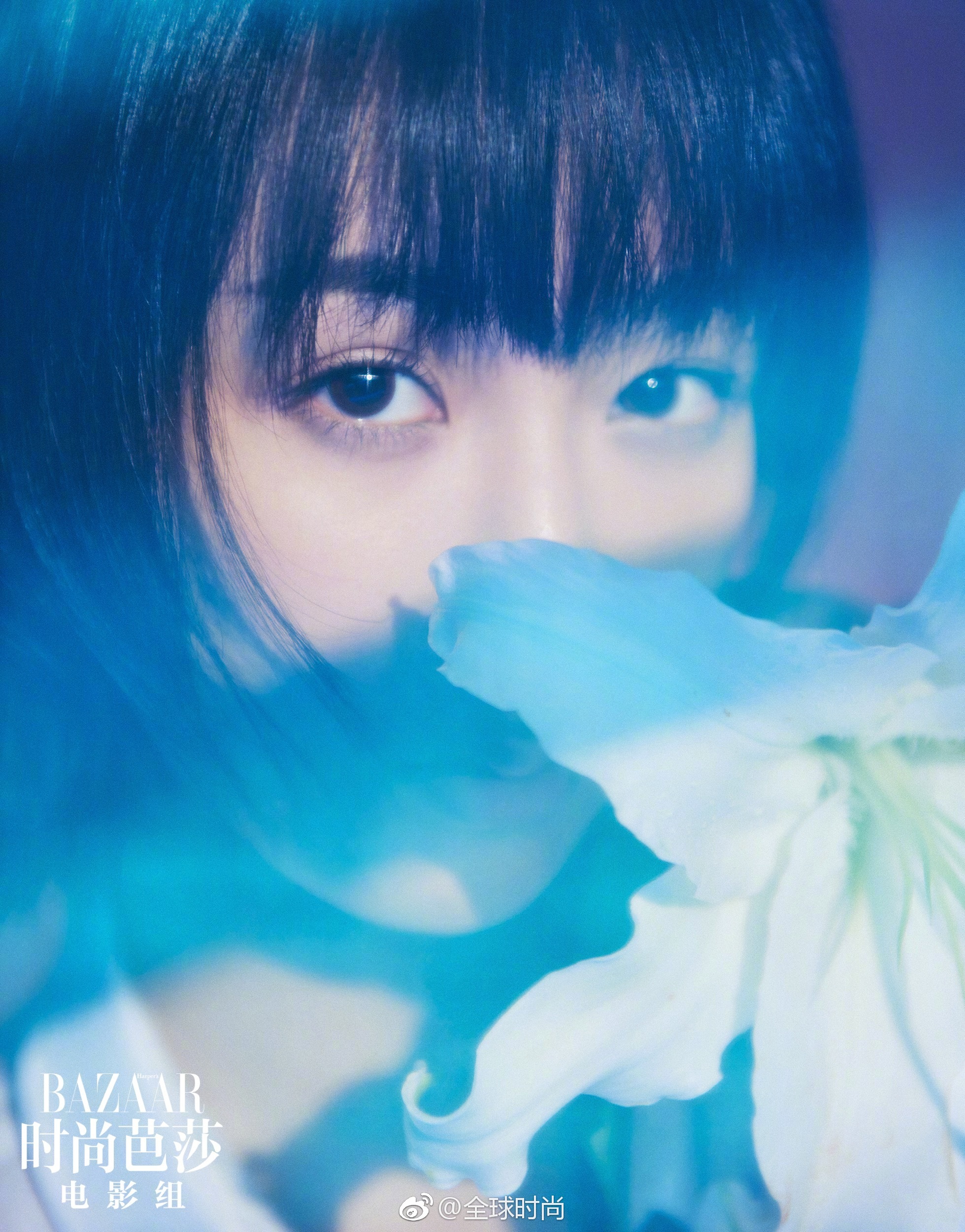 杨紫《时尚芭莎》7月刊,陪伴九零后一起成长的偶像,一个脸上