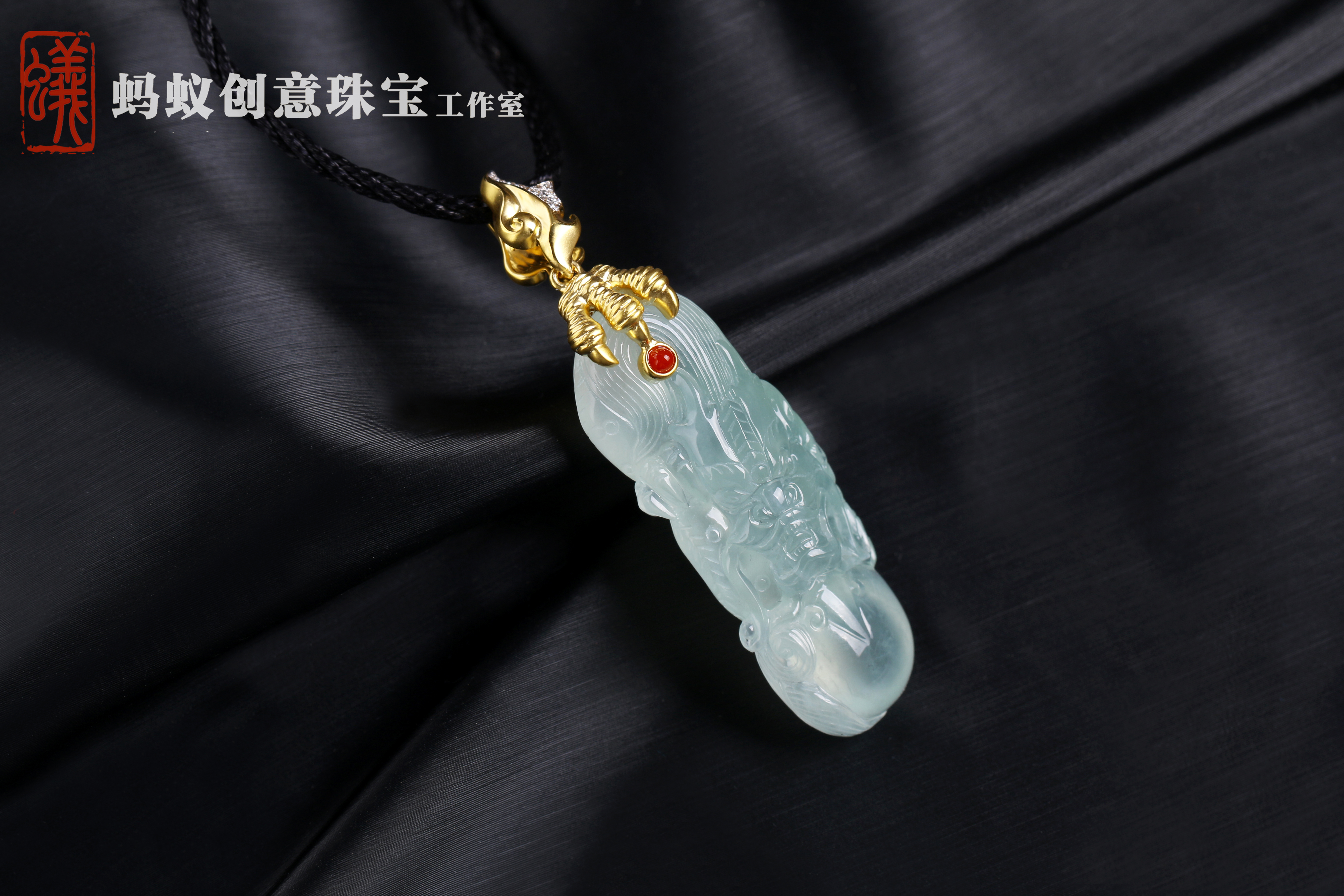 【蚂蚁创意珠宝工作室】龙爪扣头翡翠吊坠《青龙》