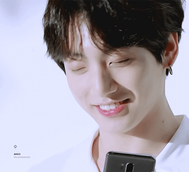 旗下2013年出道的男子演唱组合,由金南俊(rm),金硕珍(jin),闵玧其