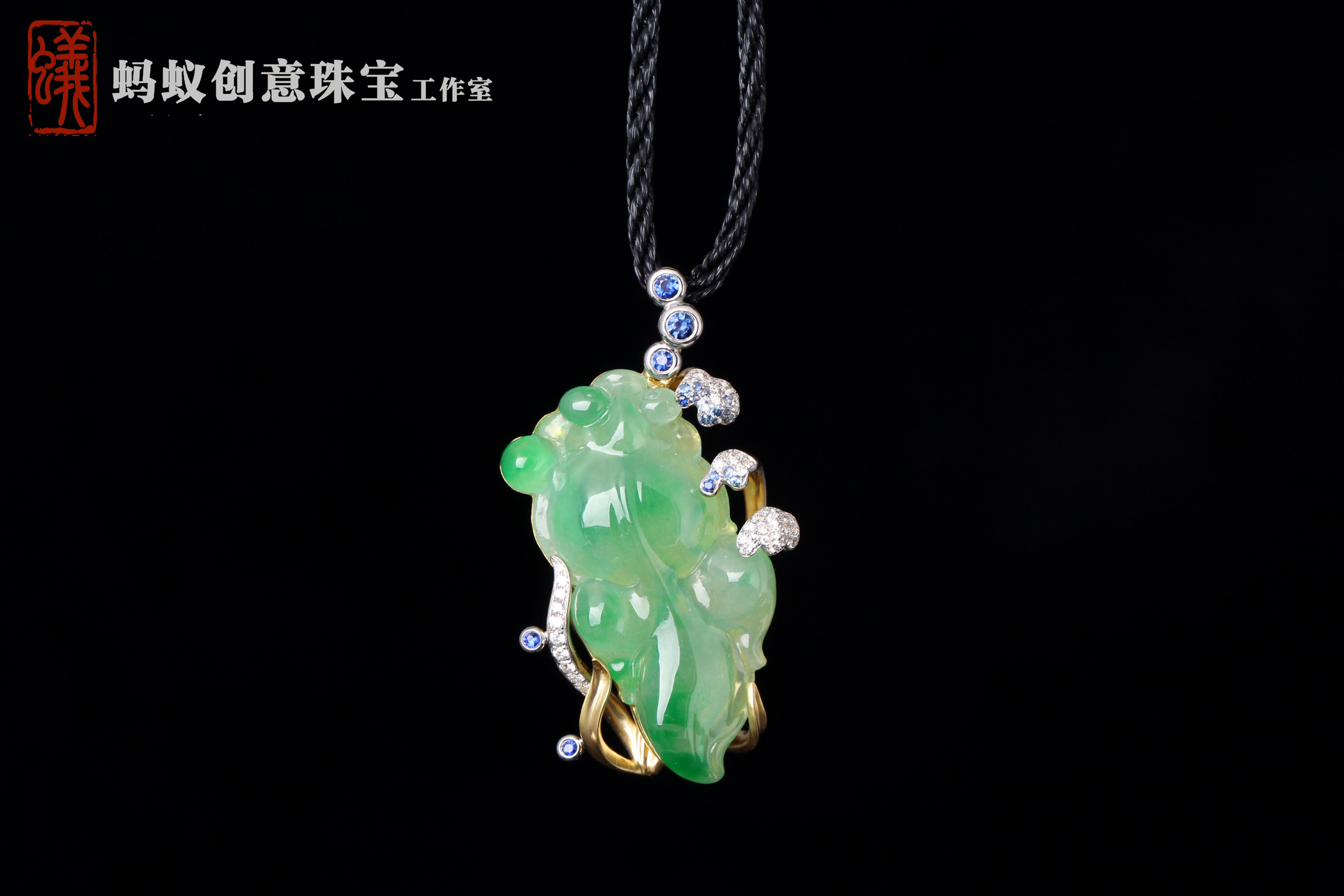 【蚂蚁创意珠宝工作室】翡翠金鱼吊坠《余光·鱼光》 | 鱼寂海上,兽噪