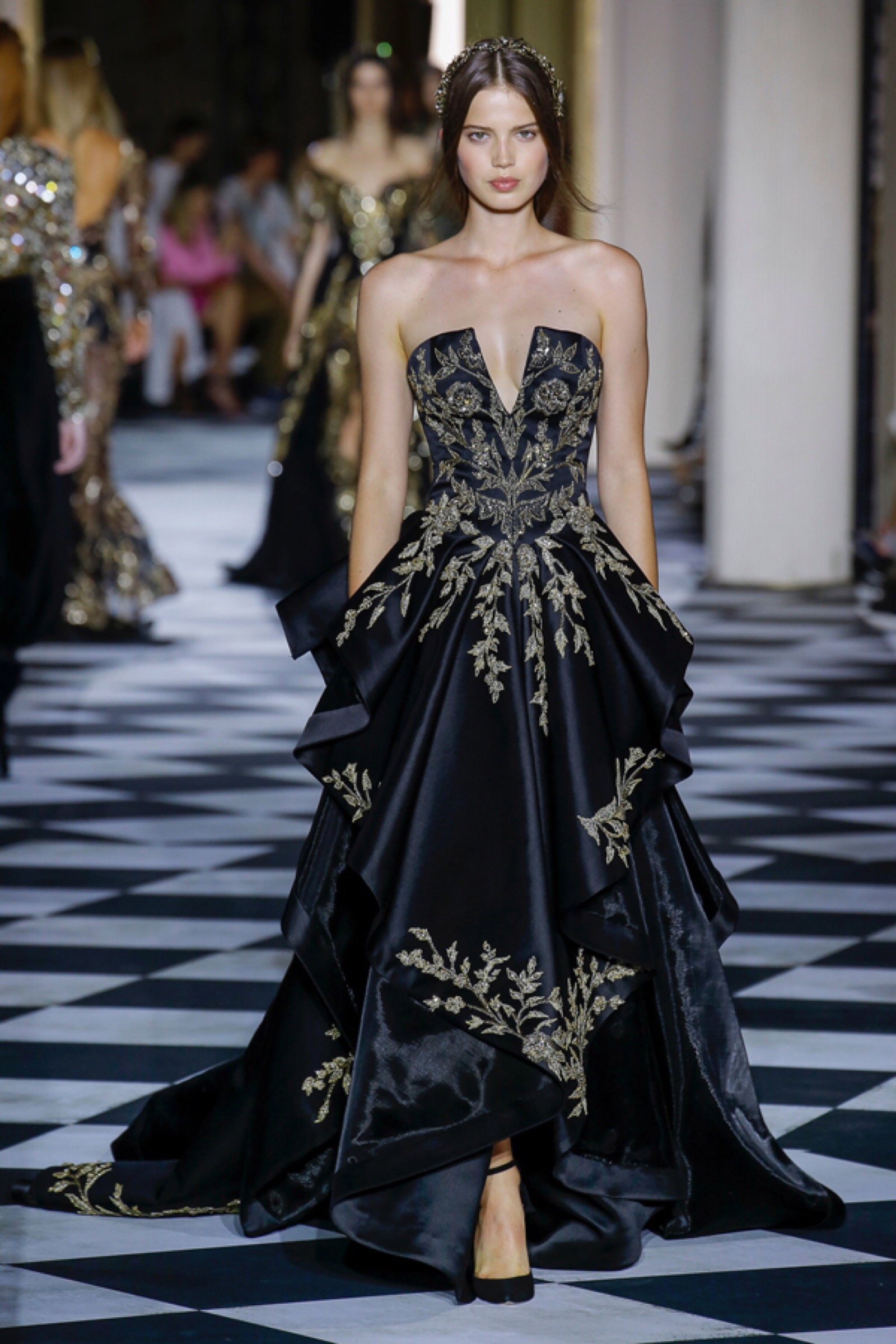 zuhair murad(祖海·慕拉)于巴黎高定时装周发布2018秋冬高级定制系列