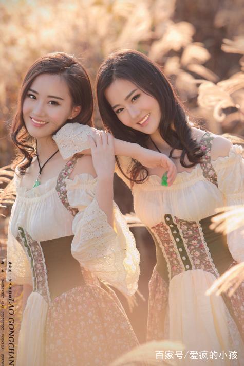 新疆双胞胎美女图片