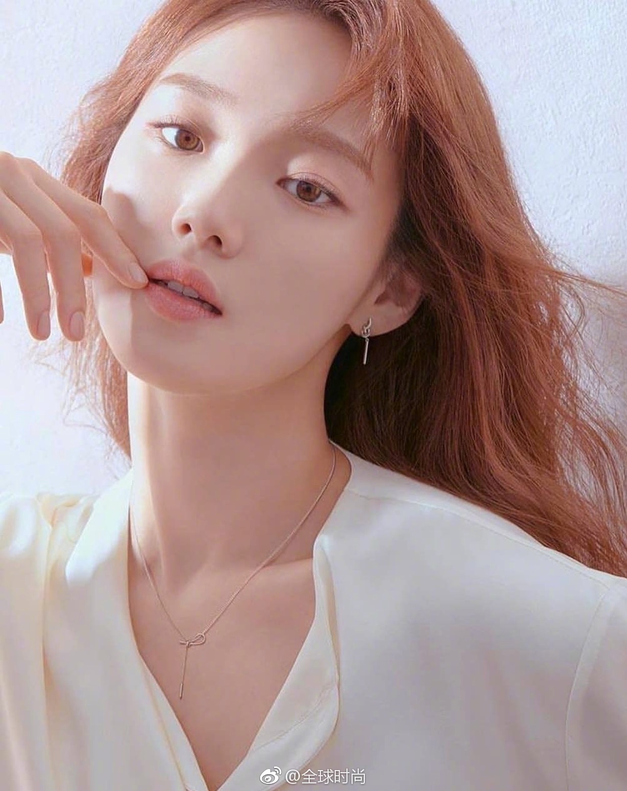 李圣经 不知道为什么特喜欢这位眼睛"无神"的女孩儿,有喜欢的吗?