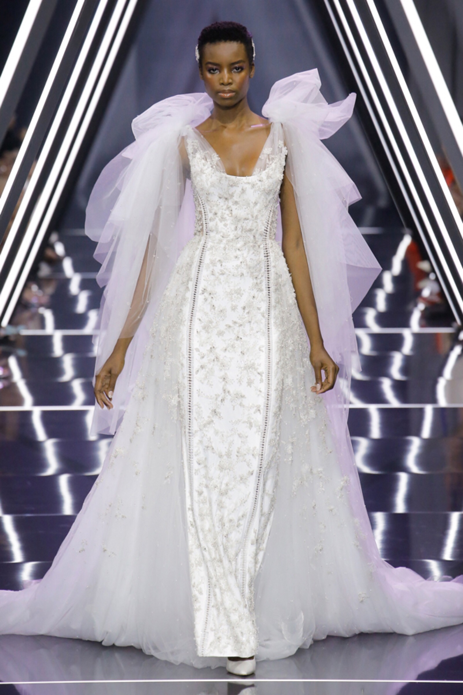 英国高定时装品牌 ralph & russo 于巴黎高定时装周发布2018秋冬高级