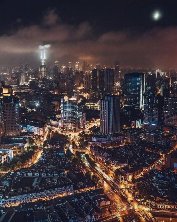 上海的夜景,真的是无敌好看啊~ via:摄影师