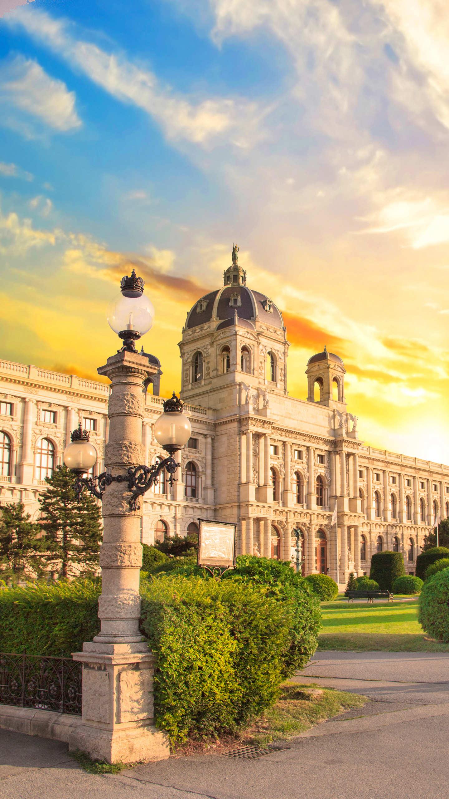维也纳艺术史博物馆具有文艺复兴时期的壮丽外观,珍藏着哈布斯堡王朝
