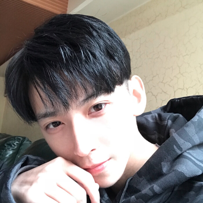 半身头像 男生头像 韩系 中系 混搭 气质 个性 男神 黑白 季懿苏の