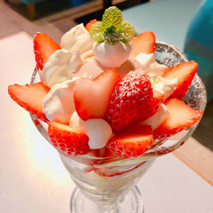 草莓冰激凌图片真实图片