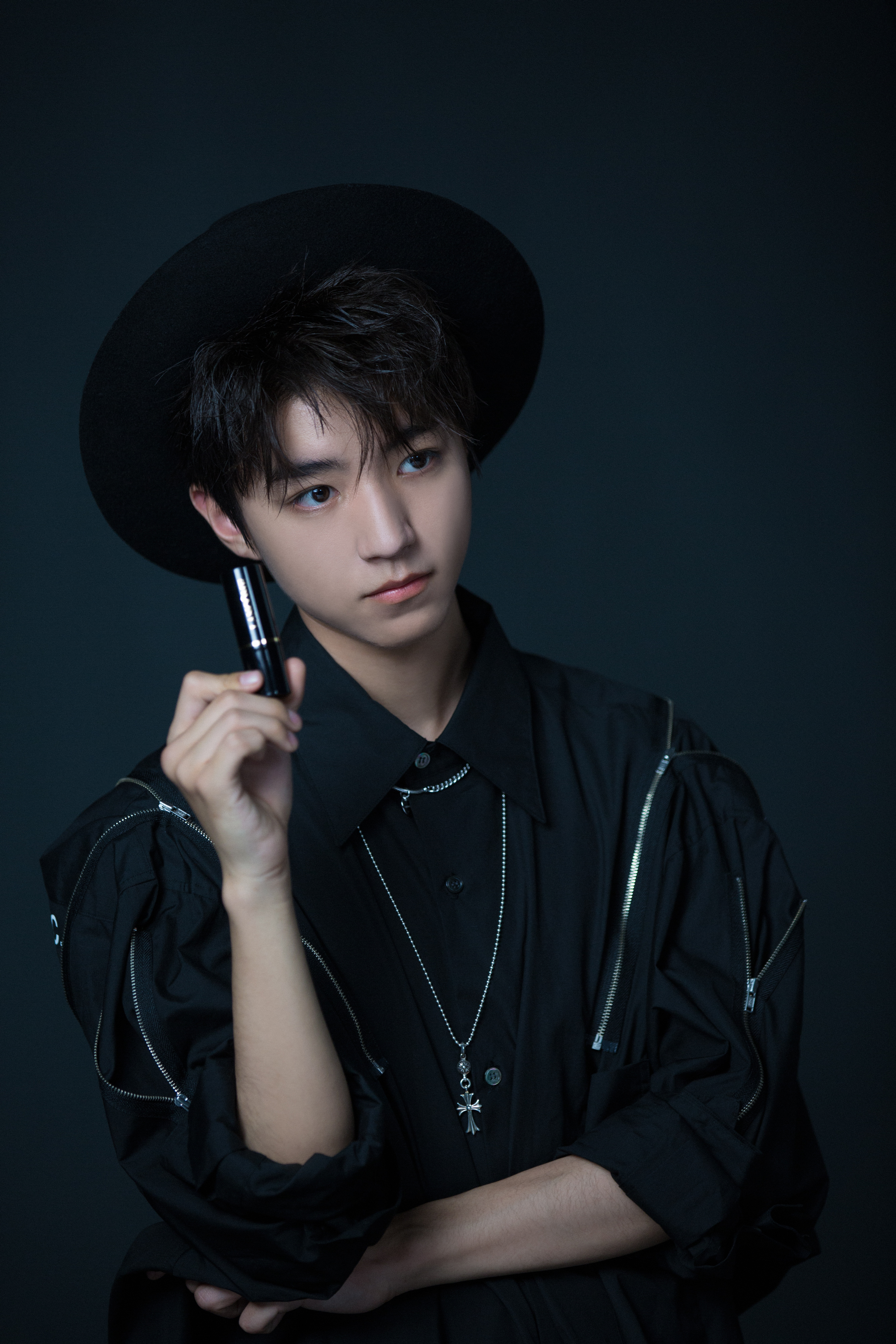 王俊凯兰蔻彩妆与香水大使#意犹未尽的神秘,如一阕夜曲,耳侧呢喃