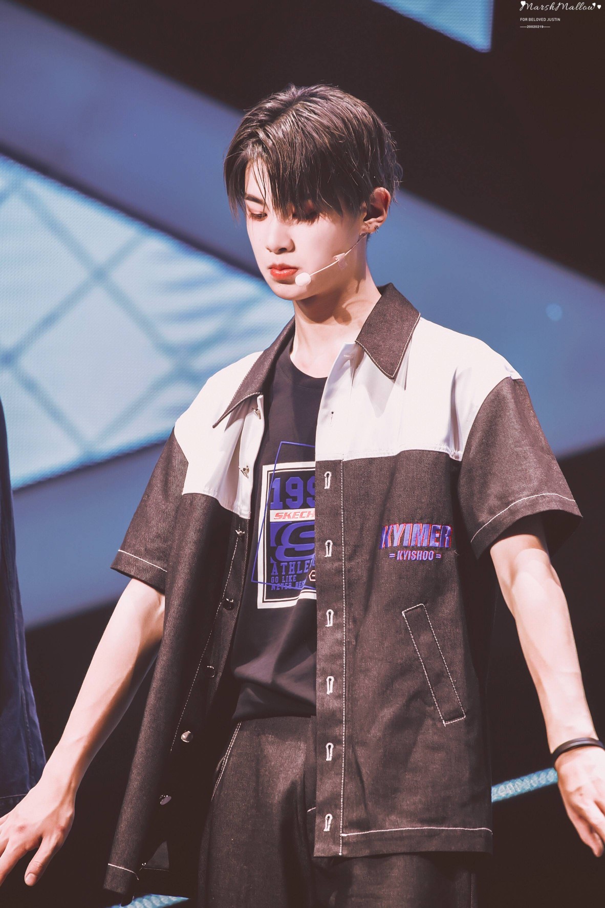 黄明昊 