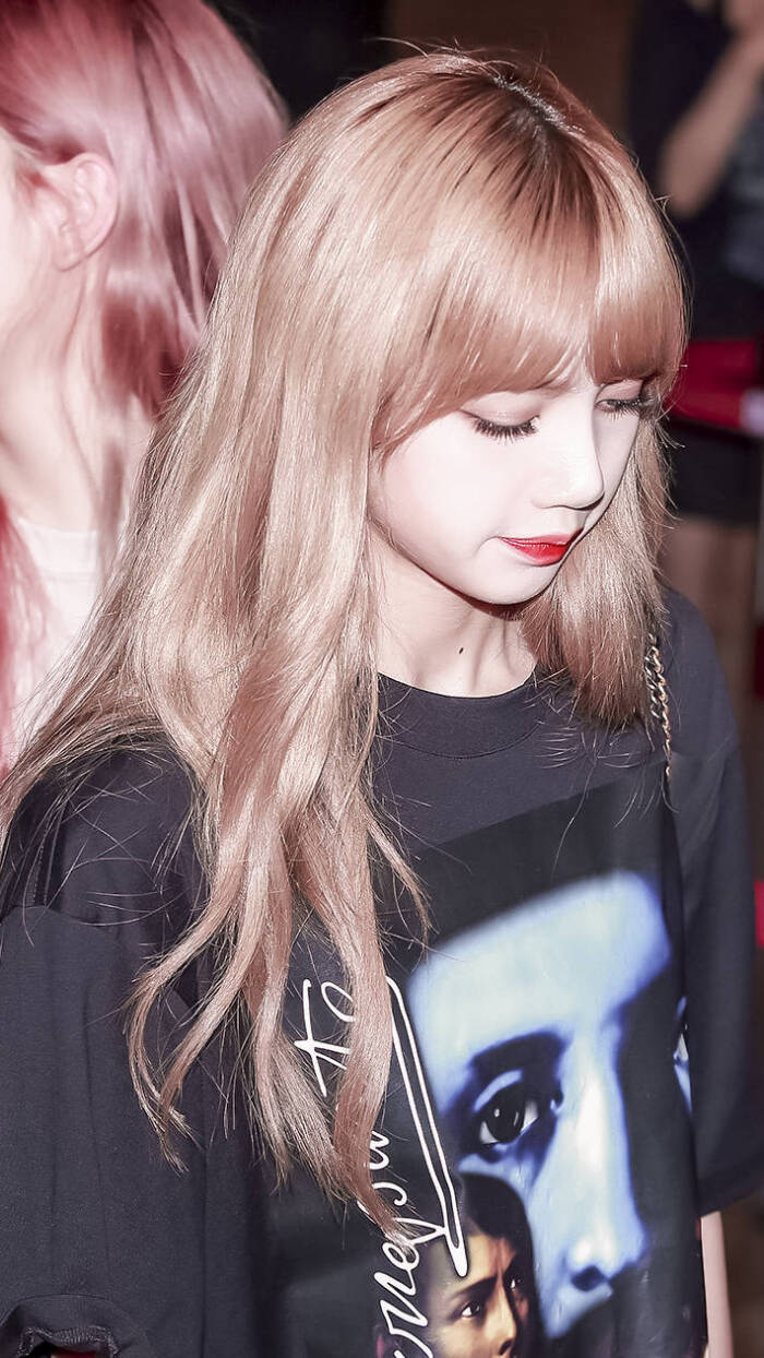 blackpink粉墨 ros(朴彩英),lisa, jisoo(金智秀),jennie(金珍妮)