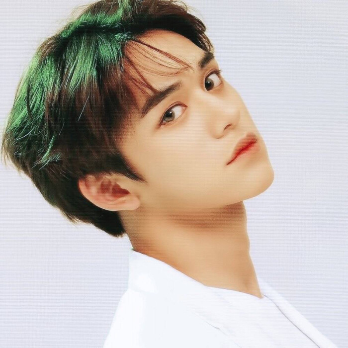 难得一见的帅气lucas,太suǎi了