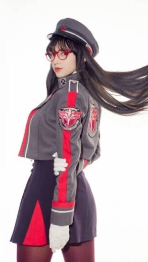 【程潇晒cosplay写真 身穿制服耍酷十分帅气】壁纸 明星 美女 女神