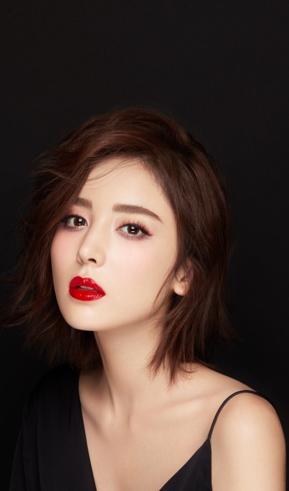 【古力娜扎半露香肩秀天鹅颈 尽显卓然气质】壁纸 明星 美女 女神