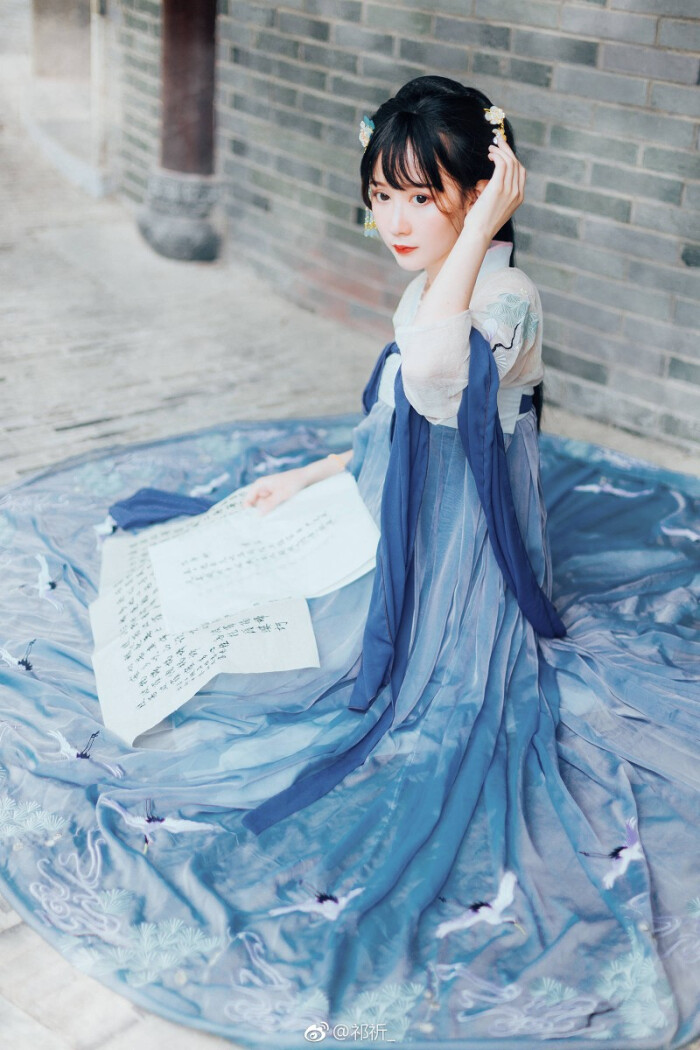 华姿仪赏汉服发饰:@枕荷听雨古典饰品 #汉服摄影##汉服美少女##古风