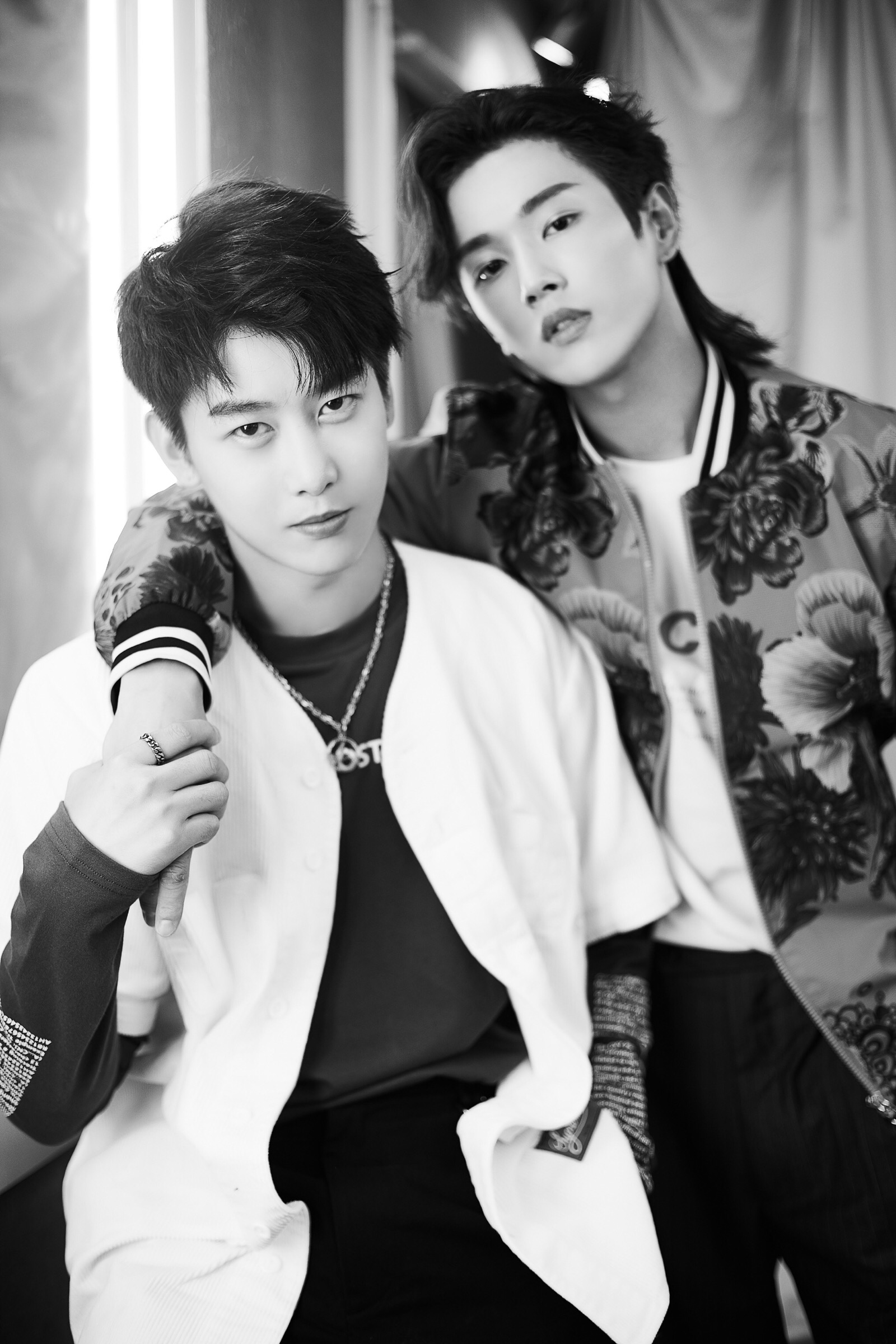 官博更博:#周艺轩# · #uniq# 中国line合体@天天向上确认过眼神,是