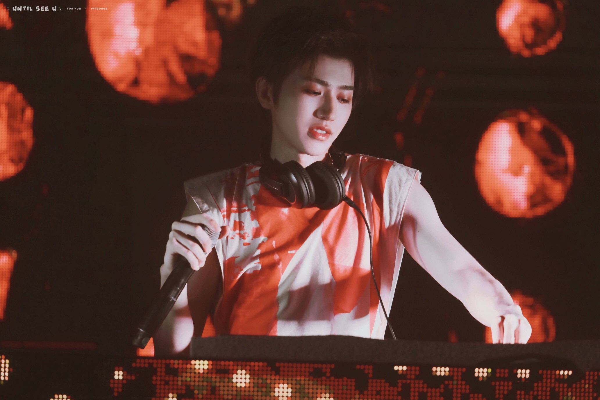 cr: untilseeu 蔡徐坤k全球发布会直播 dj坤(夜店真有这么帅的dj吗 在
