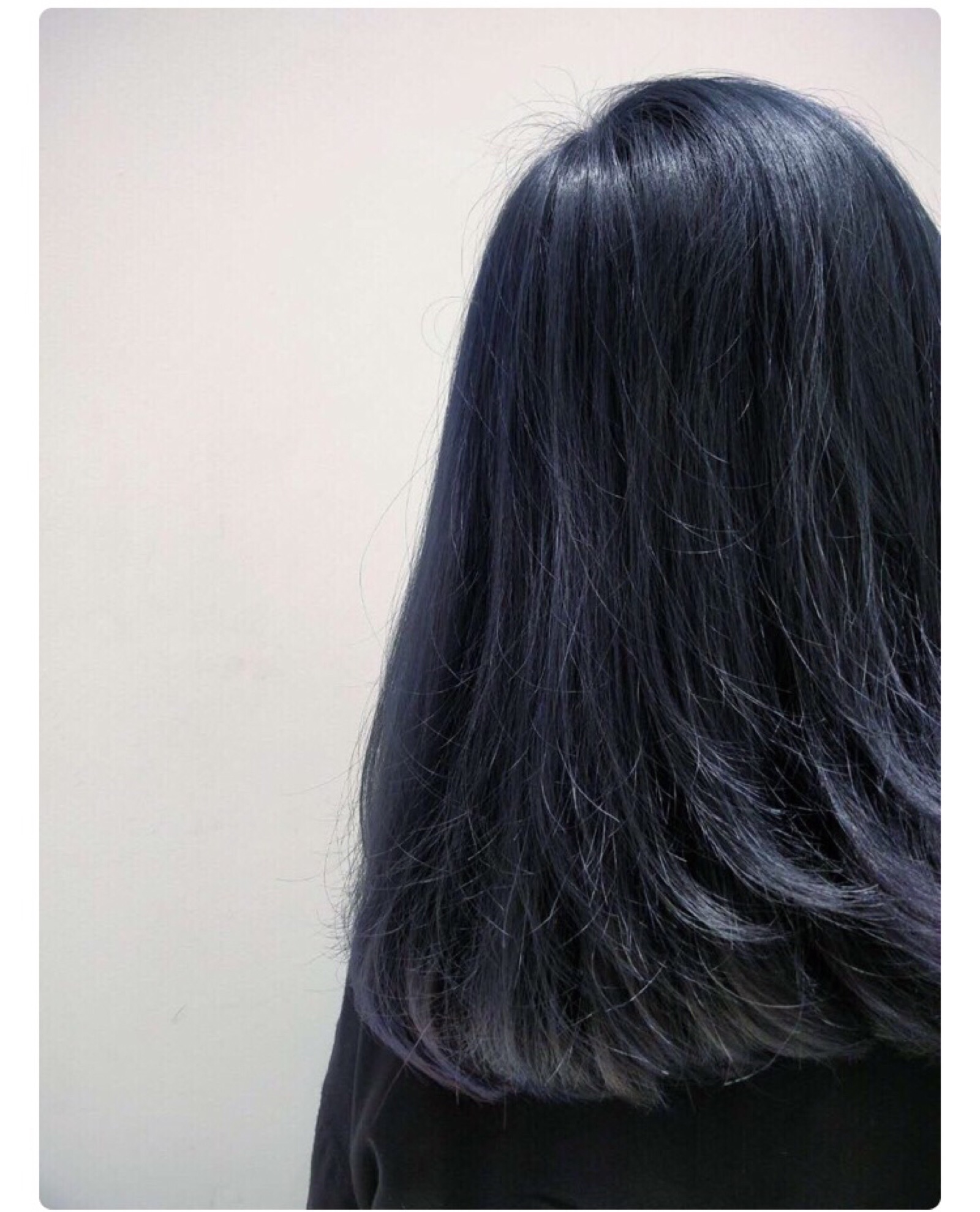 黑蓝的头发效果图图片