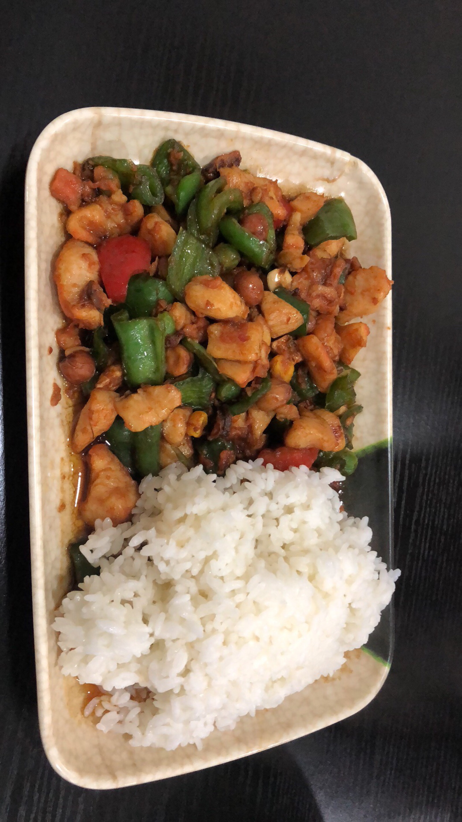 宫保鸡丁盖浇饭,稀饭!