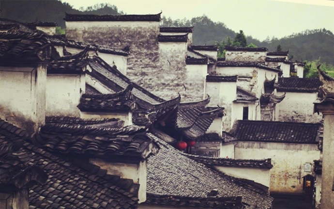 青瓦白墙青石板,静气凝神中国风 .